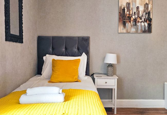 Rent by room in Inverness - mySTAYINN Cromarty Guest house - Room 4 Rent by room in Inverness - mySTAYINN Cromarty Guest house - Room 4