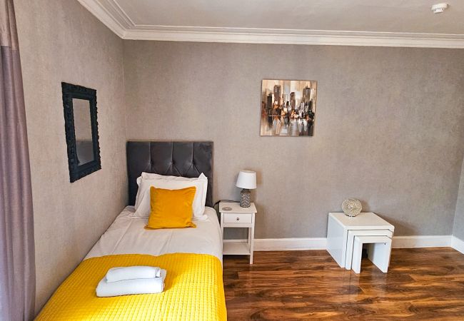 Rent by room in Inverness - mySTAYINN Cromarty Guest house - Room 4 Rent by room in Inverness - mySTAYINN Cromarty Guest house - Room 4