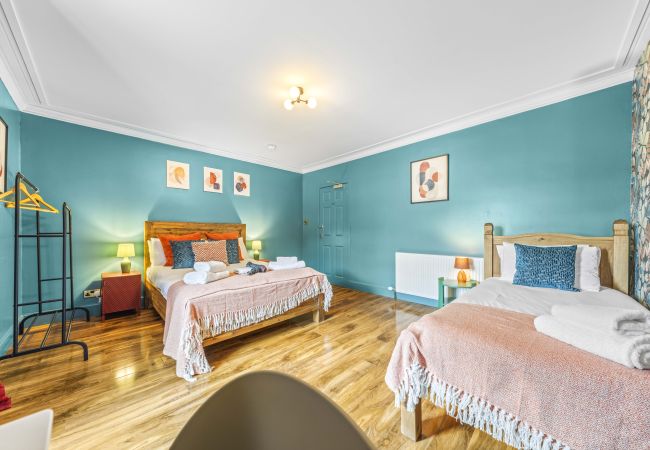 Rent by room in Inverness - mySTAYINN Cromarty Guest house - Room 4