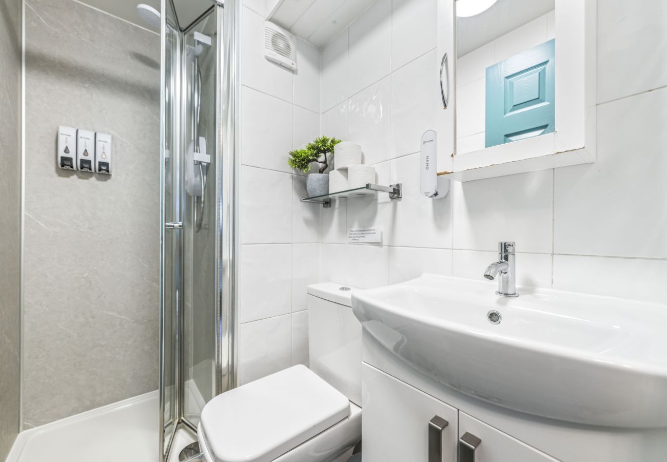Rent by room in Inverness - mySTAYINN Cromarty Guest house - Room 4