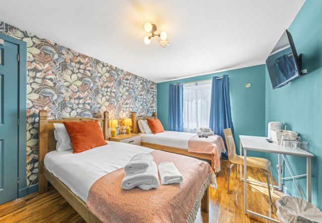 Rent by room in Inverness - mySTAYINN Cromarty Guest house - Room 2