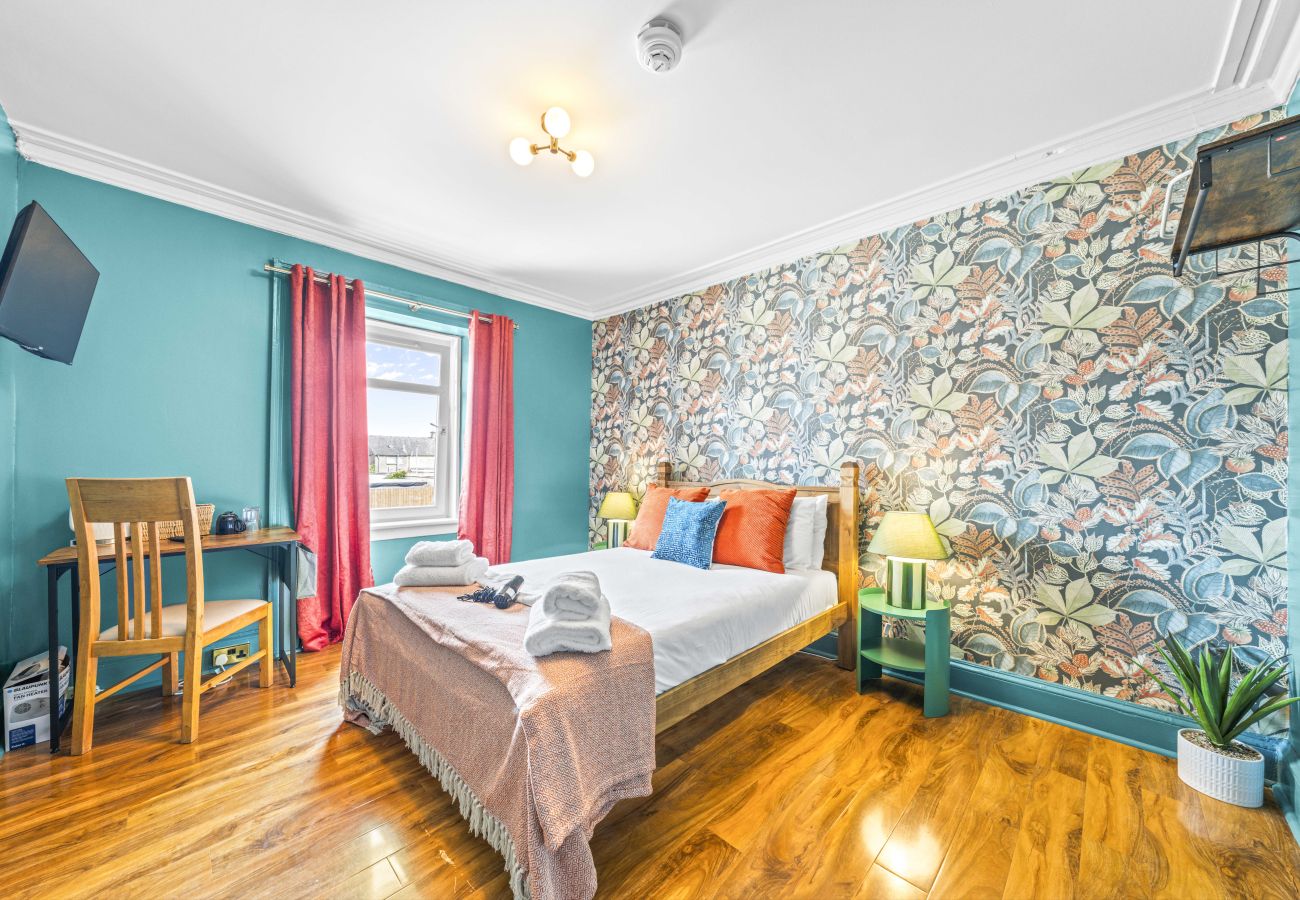 Rent by room in Inverness - mySTAYINN Fraser Guest House - Room 7
