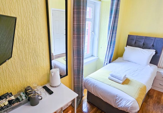 Rent by room in Inverness - mySTAYINN Fraser Guest House - Room 8 Rent by room in Inverness - mySTAYINN Fraser Guest House - Room 8
