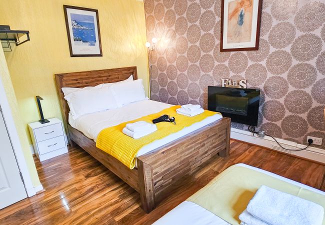 Rent by room in Inverness - mySTAYINN Fraser Guest House - Room 8 Rent by room in Inverness - mySTAYINN Fraser Guest House - Room 8