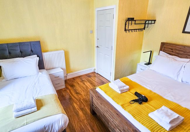 Rent by room in Inverness - mySTAYINN Fraser Guest House - Room 8 Rent by room in Inverness - mySTAYINN Fraser Guest House - Room 8