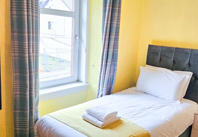 Rent by room in Inverness - mySTAYINN Fraser Guest House - Room 8 Rent by room in Inverness - mySTAYINN Fraser Guest House - Room 8