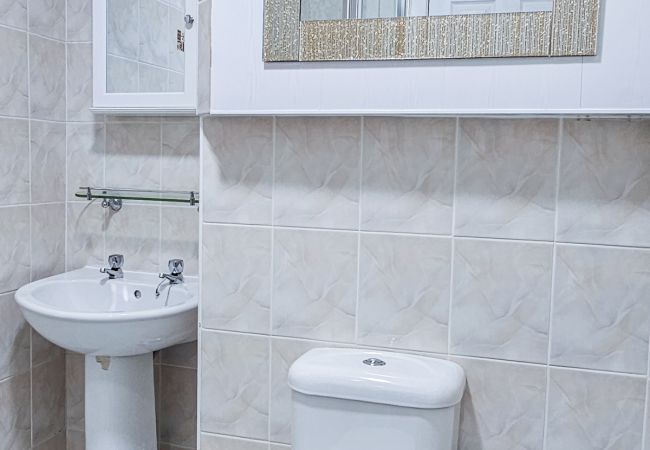 Rent by room in Inverness - mySTAYINN Fraser Guest House - Room 8 Rent by room in Inverness - mySTAYINN Fraser Guest House - Room 8