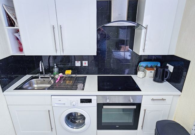 Rent by room in Inverness - mySTAYINN Fraser Guest House - Room 8 Rent by room in Inverness - mySTAYINN Fraser Guest House - Room 8