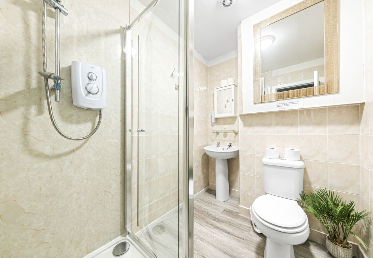Rent by room in Inverness - mySTAYINN Fraser Guest House - Room 8