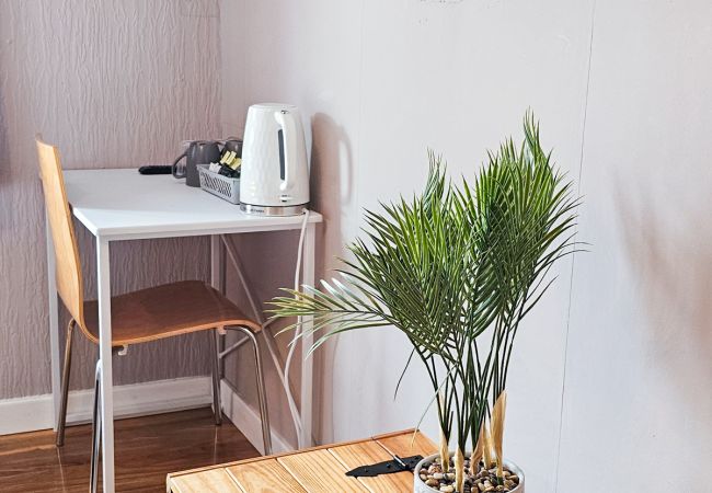 Rent by room in Inverness - mySTAYINN Lovat Guest House - Room 6 Rent by room in Inverness - mySTAYINN Lovat Guest House - Room 6