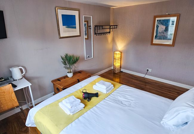 Rent by room in Inverness - mySTAYINN Lovat Guest House - Room 6 Rent by room in Inverness - mySTAYINN Lovat Guest House - Room 6