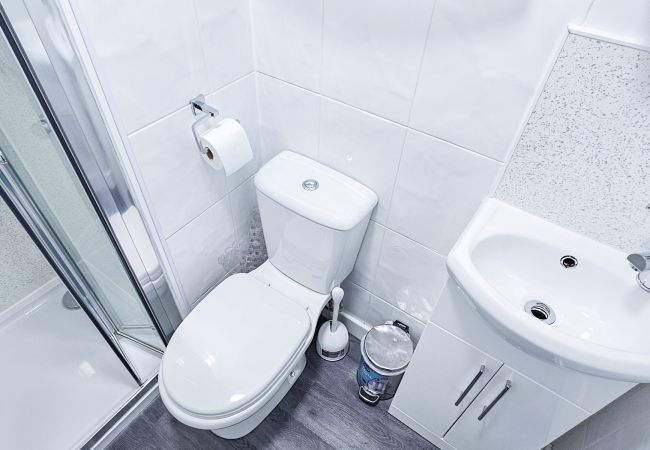 Rent by room in Inverness - mySTAYINN Lovat Guest House - Room 6 Rent by room in Inverness - mySTAYINN Lovat Guest House - Room 6