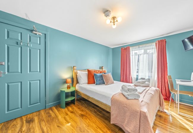 Rent by room in Inverness - mySTAYINN Lovat Guest House - Room 6