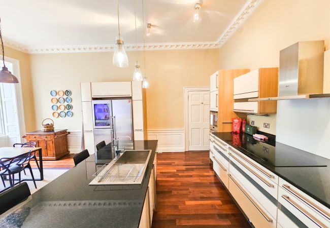 Apartment in Edinburgh - Spacious 2 Bedroom Apartment in the heart of New Town  Apartment in Edinburgh - Spacious 2 Bedroom Apartment in the heart of New Town