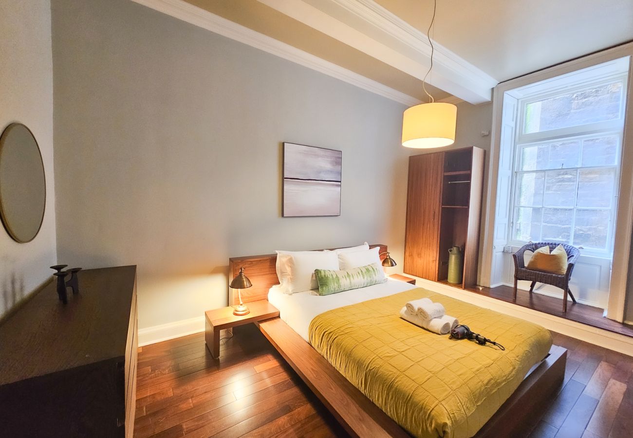 Apartment in Edinburgh - Spacious 2 Bedroom Apartment in the heart of New Town 