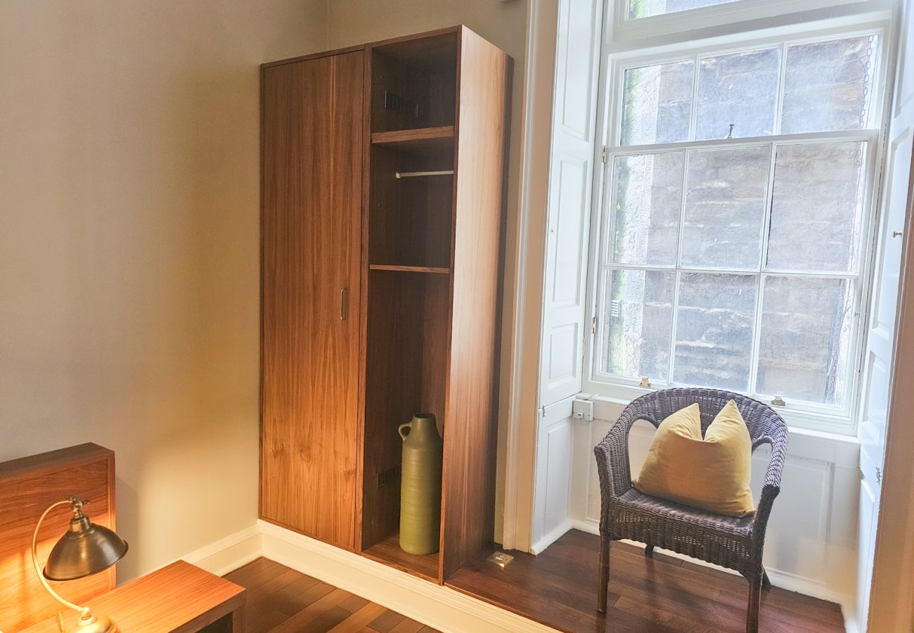 Apartment in Edinburgh - Spacious 2 Bedroom Apartment in the heart of New Town 