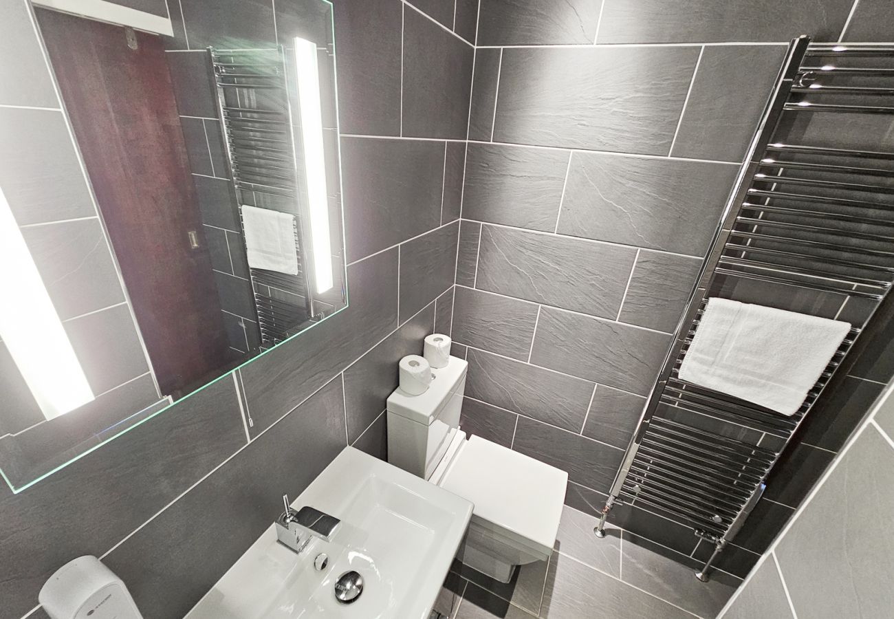 Apartment in Edinburgh - Spacious 2 Bedroom Apartment in the heart of New Town 