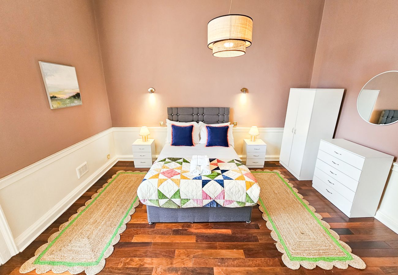 Apartment in Edinburgh - Spacious 2 Bedroom Apartment in the heart of New Town 