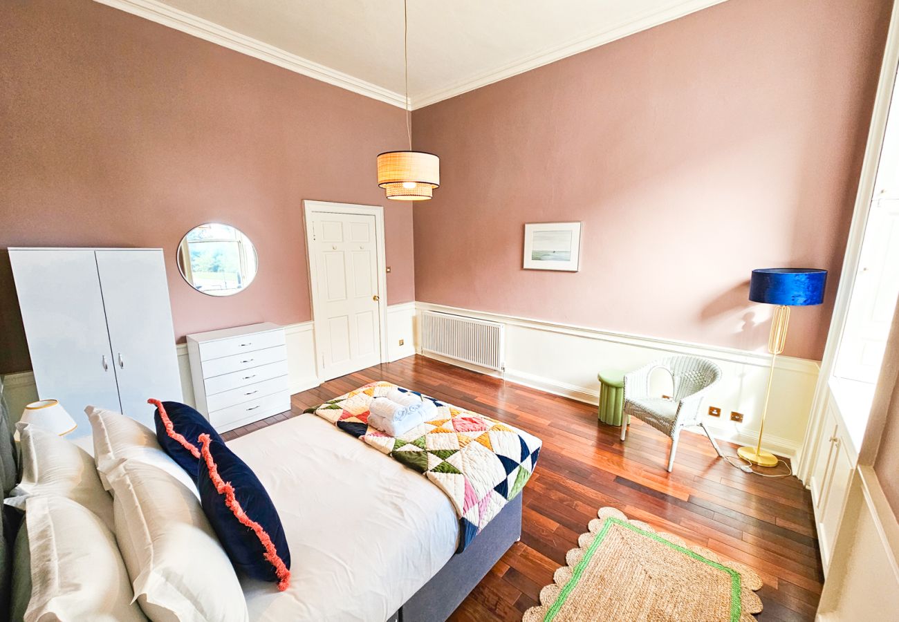 Apartment in Edinburgh - Spacious 2 Bedroom Apartment in the heart of New Town 