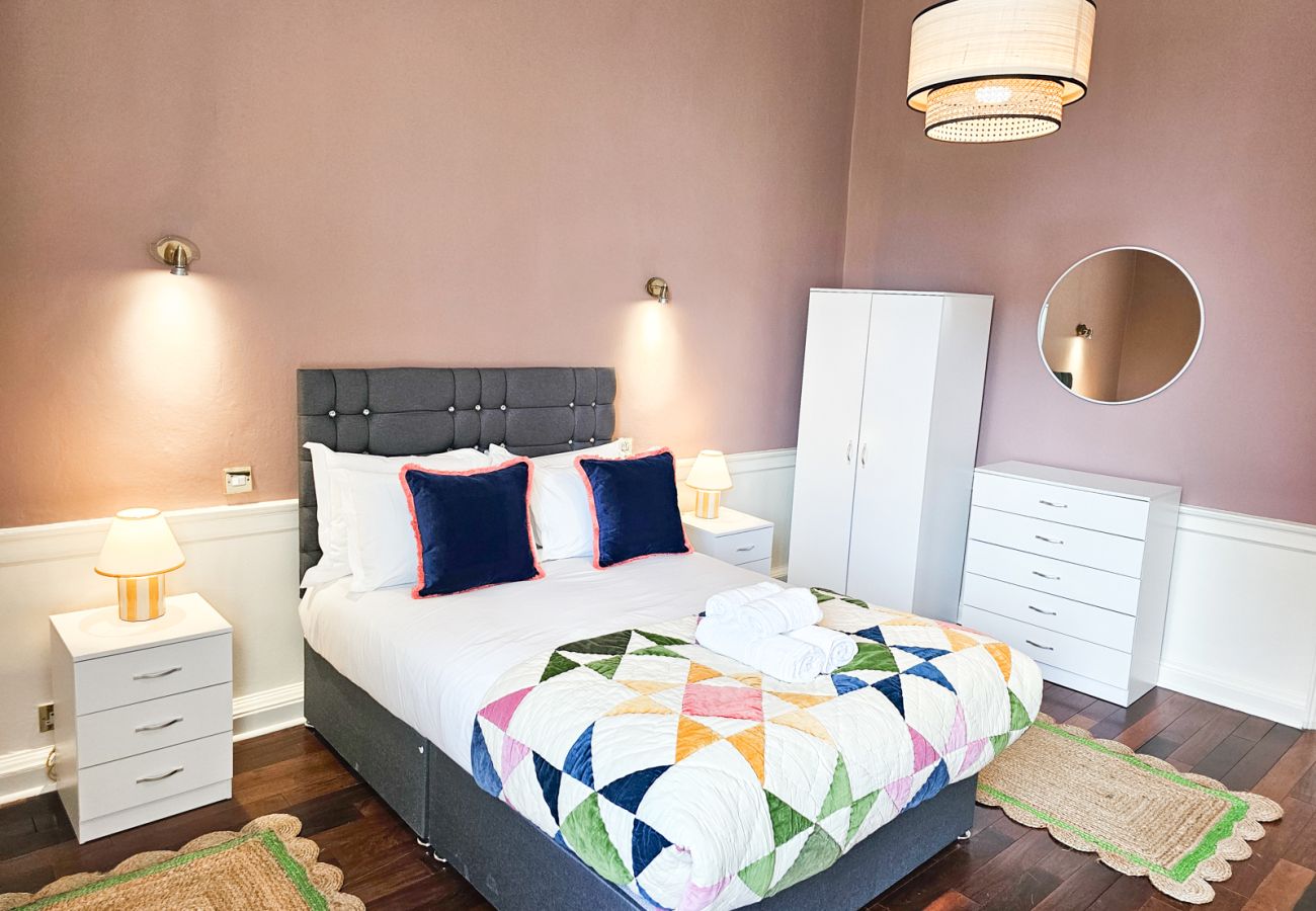 Apartment in Edinburgh - Spacious 2 Bedroom Apartment in the heart of New Town 