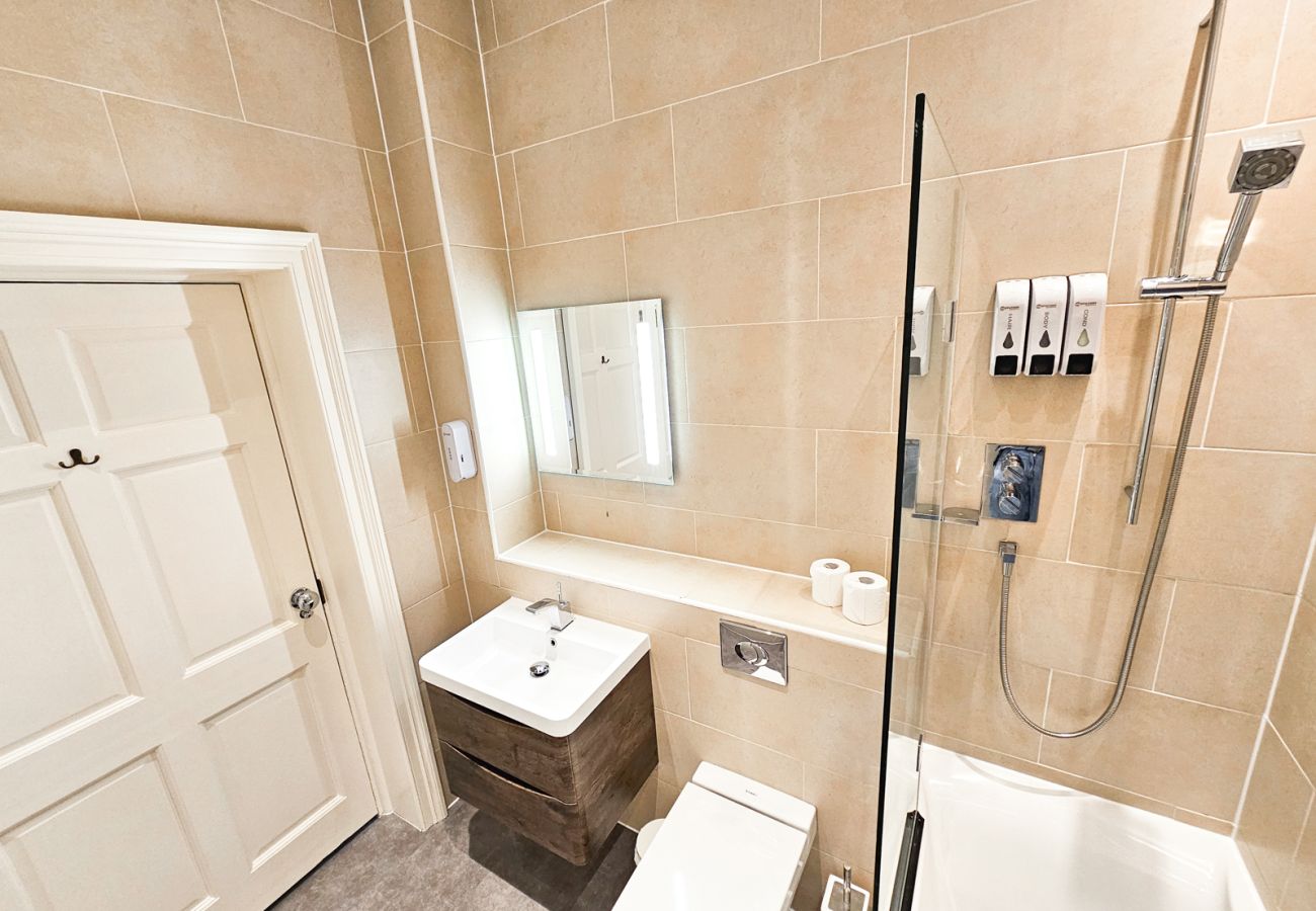 Apartment in Edinburgh - Spacious 2 Bedroom Apartment in the heart of New Town 