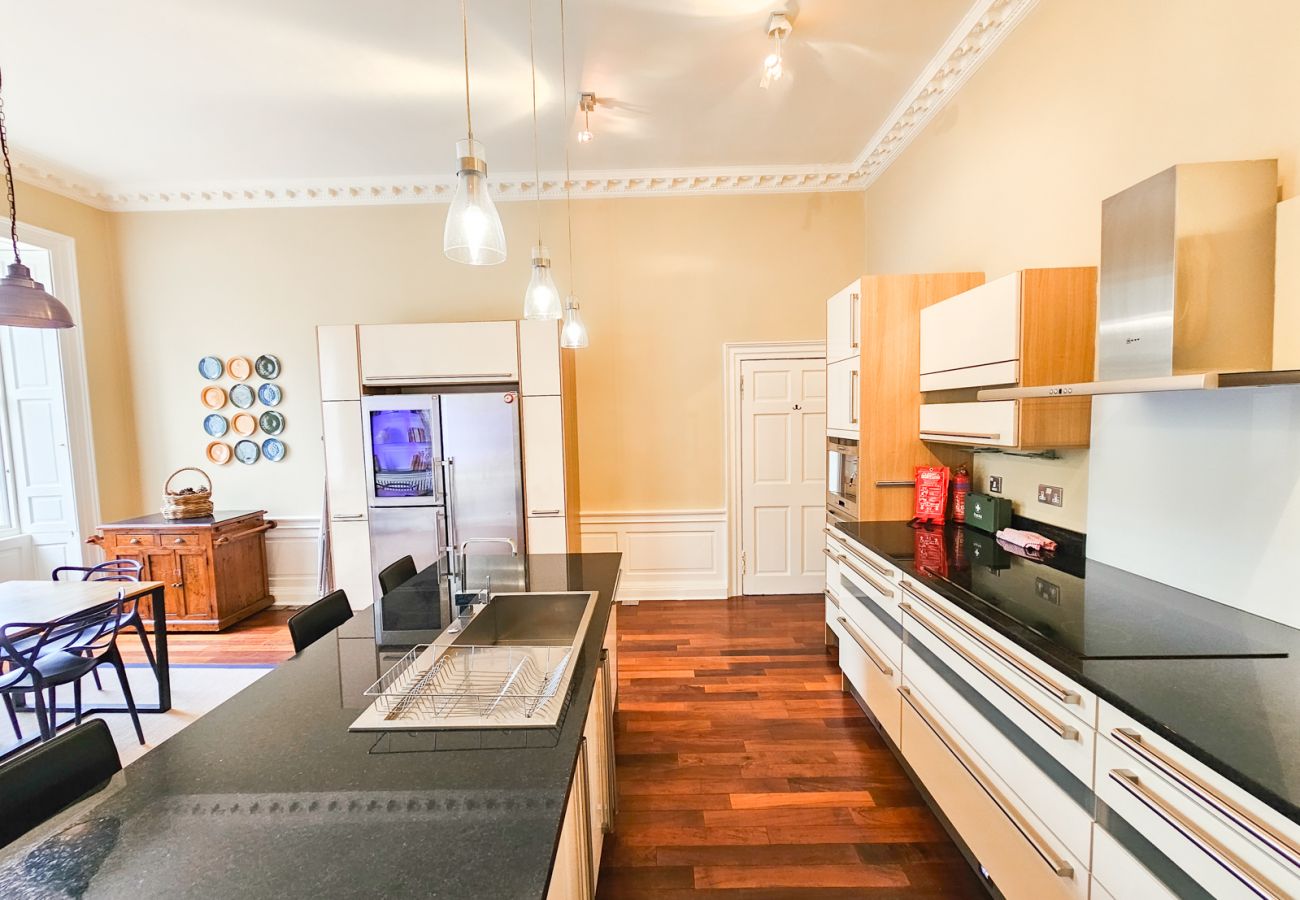 Apartment in Edinburgh - Spacious 2 Bedroom Apartment in the heart of New Town 
