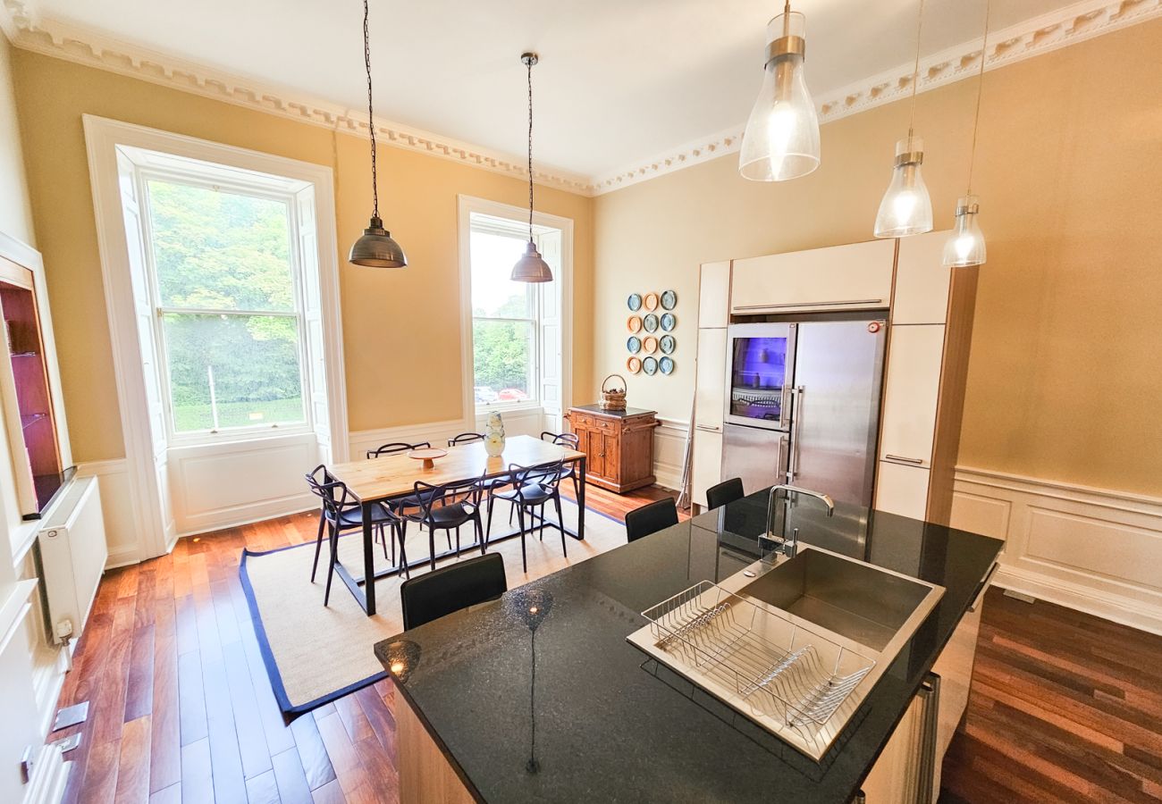 Apartment in Edinburgh - Spacious 2 Bedroom Apartment in the heart of New Town 