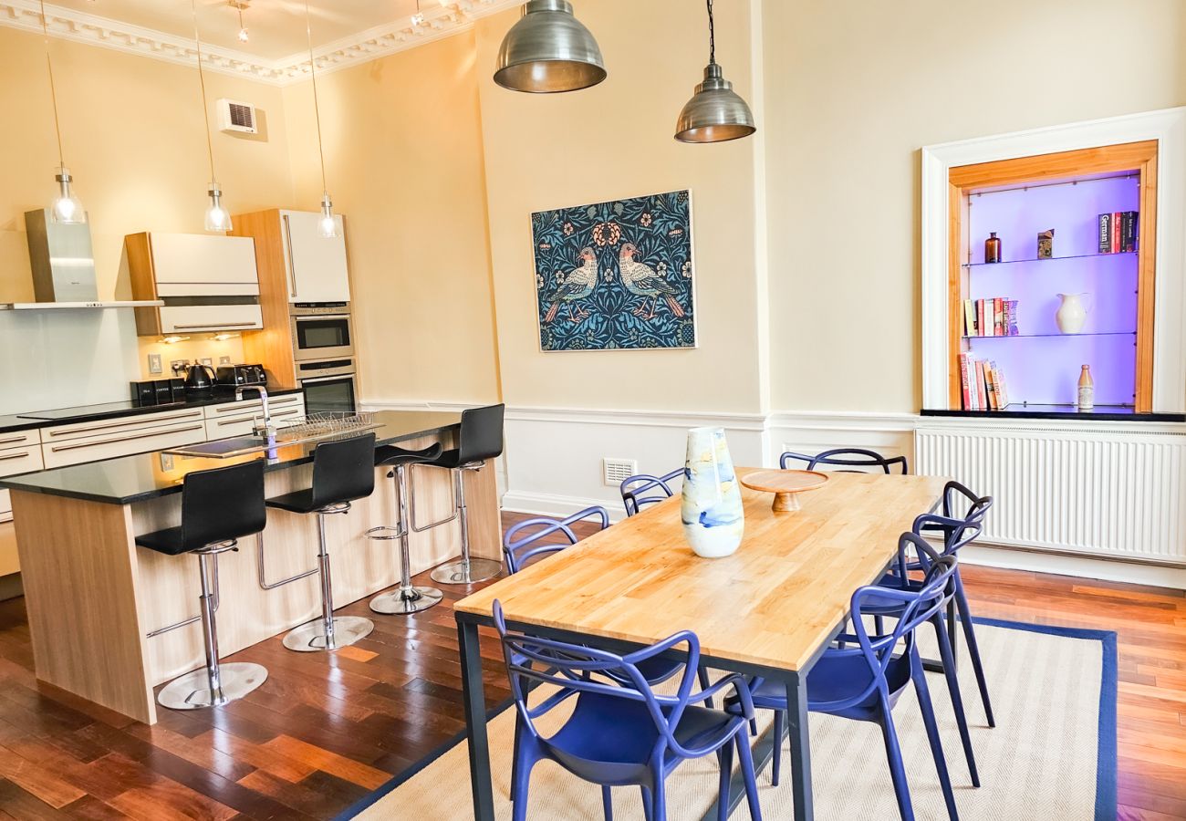Apartment in Edinburgh - Spacious 2 Bedroom Apartment in the heart of New Town 