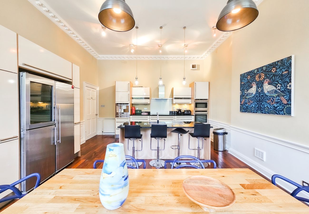 Apartment in Edinburgh - Spacious 2 Bedroom Apartment in the heart of New Town 
