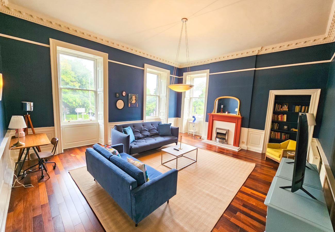 Apartment in Edinburgh - Spacious 2 Bedroom Apartment in the heart of New Town 