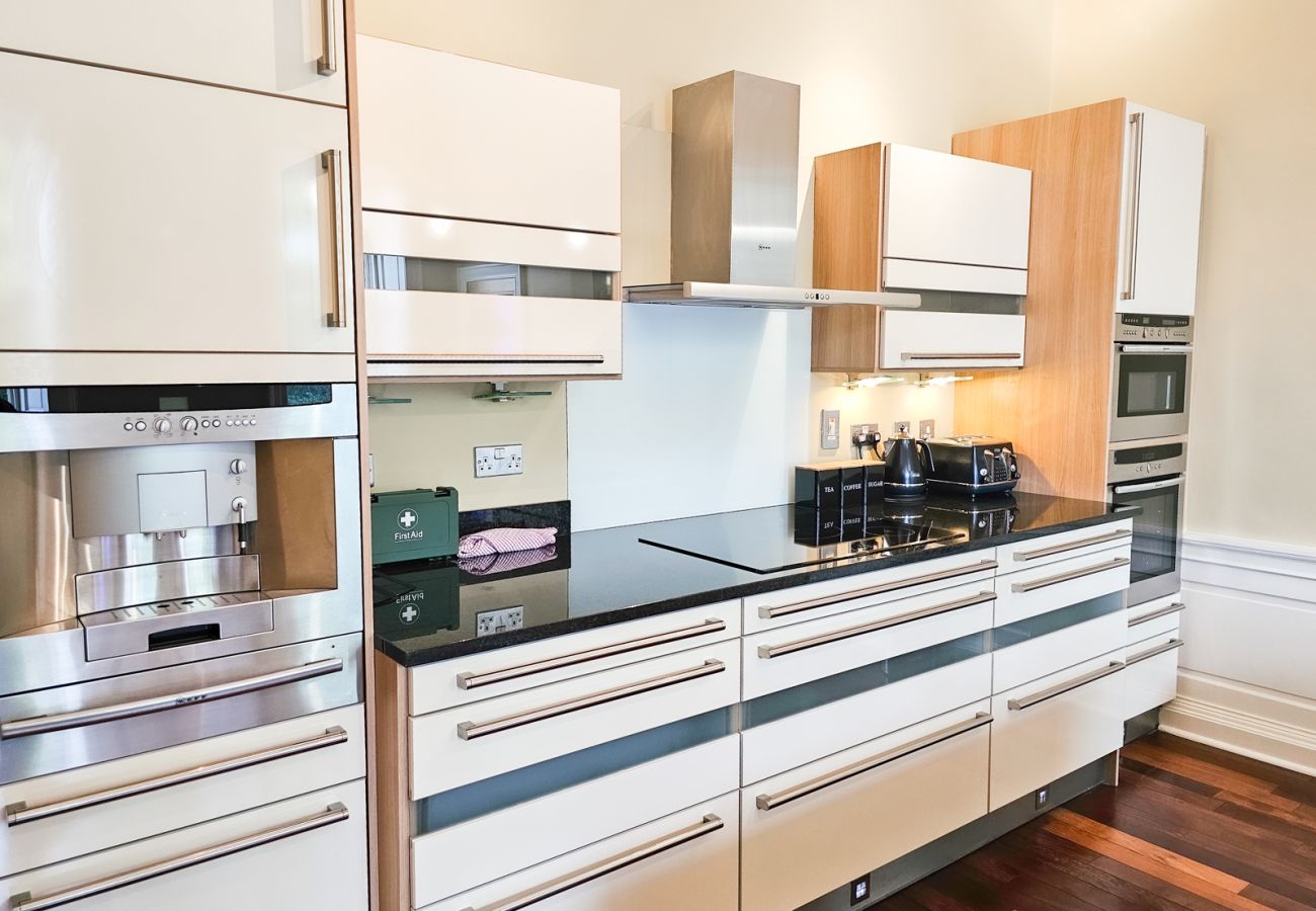 Apartment in Edinburgh - Spacious 2 Bedroom Apartment in the heart of New Town 