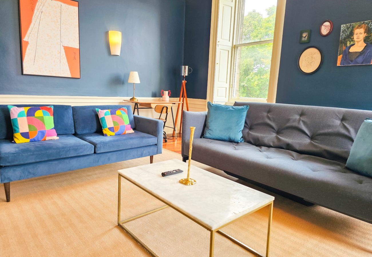 Apartment in Edinburgh - Spacious 2 Bedroom Apartment in the heart of New Town 