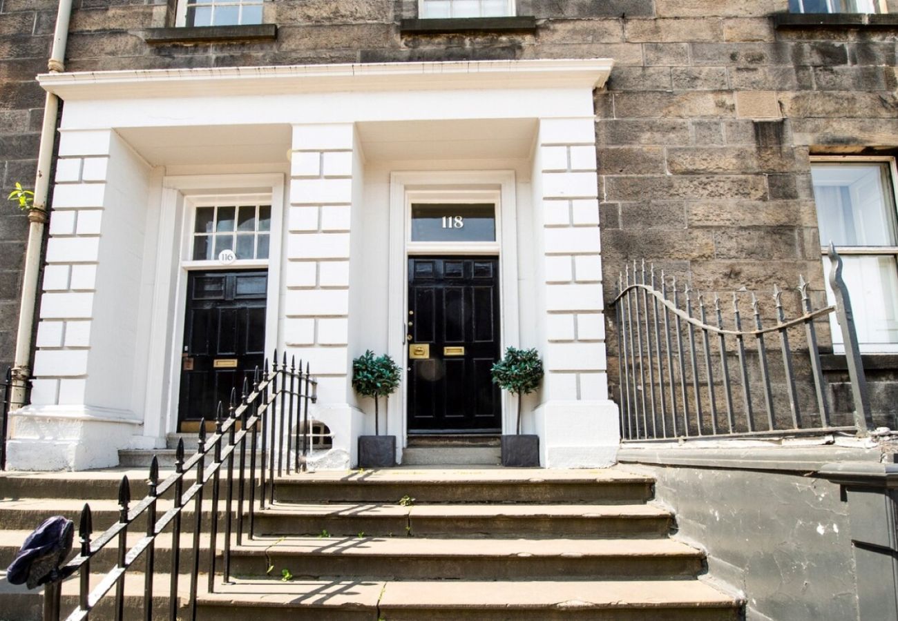 Apartment in Edinburgh - Spacious 2 Bedroom Apartment in the heart of New Town 