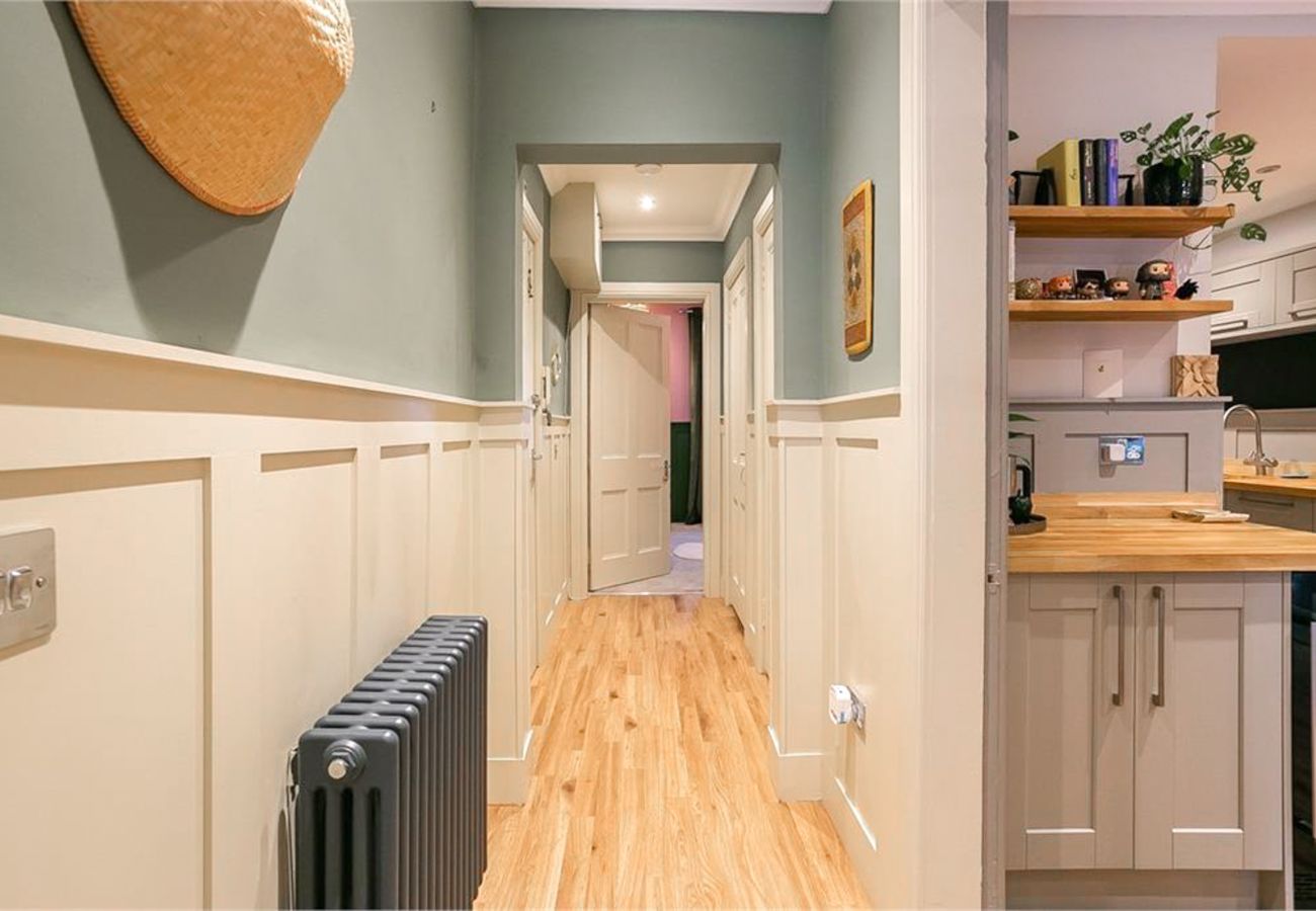 Apartment in Edinburgh - Charming 1 Bedroom in Edinburgh's West End