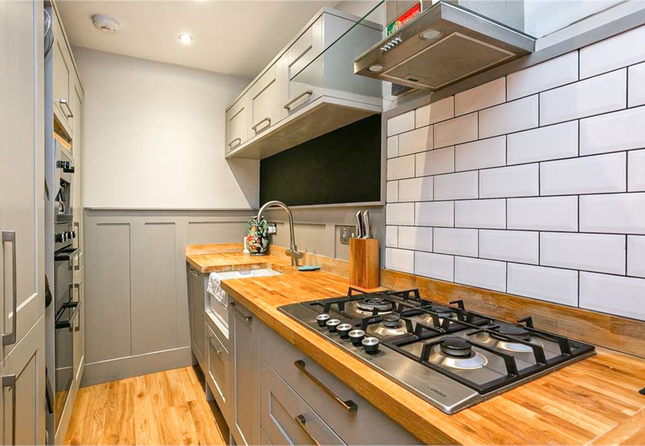 Apartment in Edinburgh - Charming 1 Bedroom in Edinburgh's West End