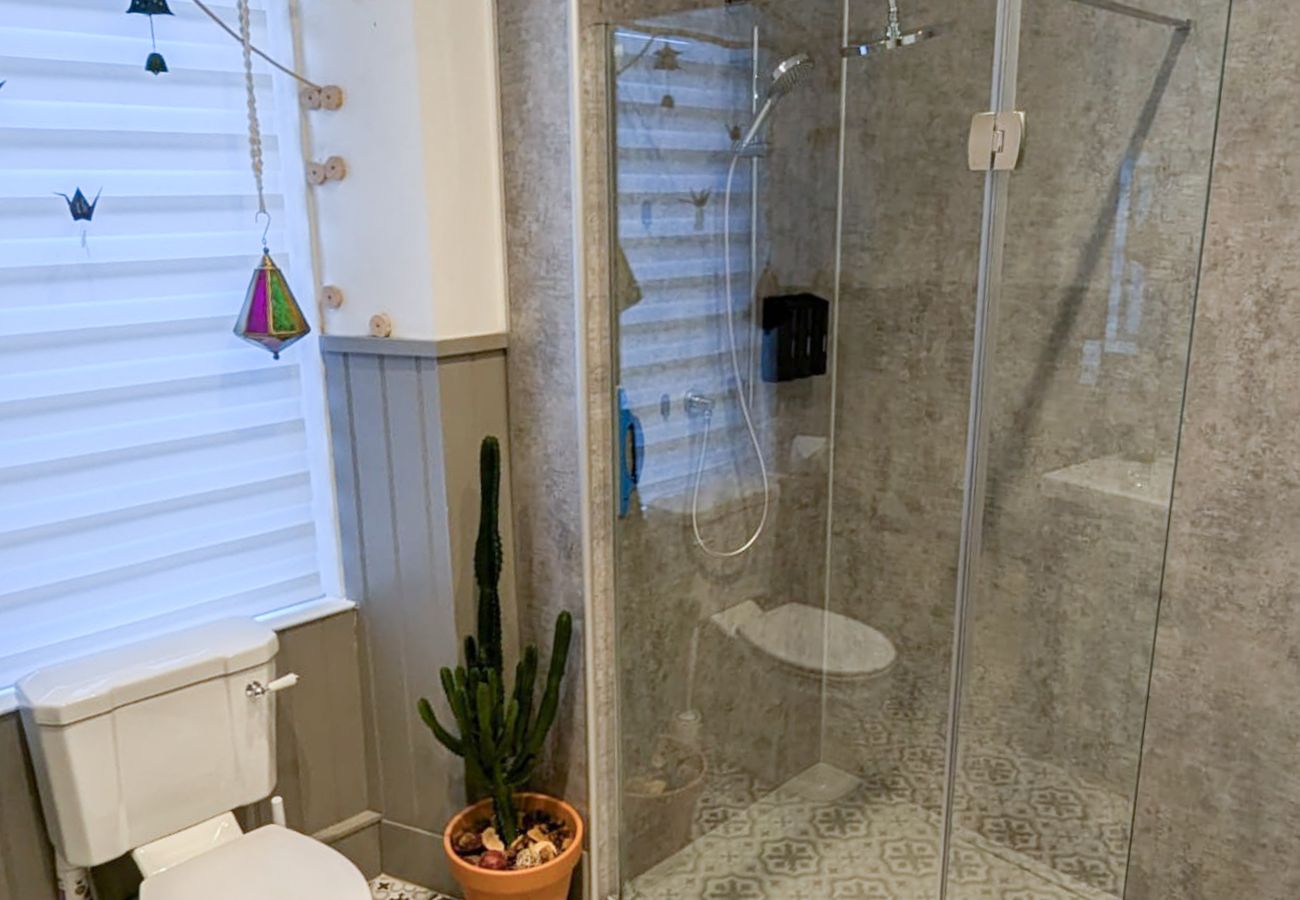 Apartment in Edinburgh - Charming 1 Bedroom in Edinburgh's West End