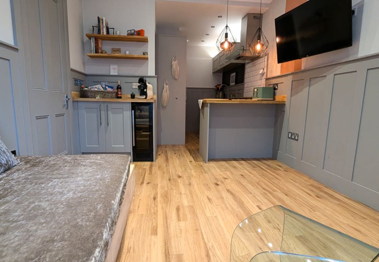 Apartment in Edinburgh - Charming 1 Bedroom in Edinburgh's West End