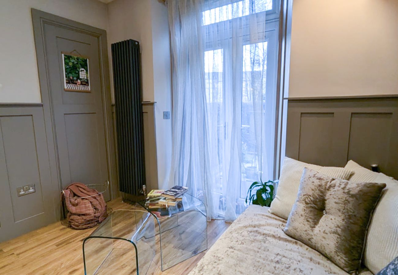 Apartment in Edinburgh - Charming 1 Bedroom in Edinburgh's West End