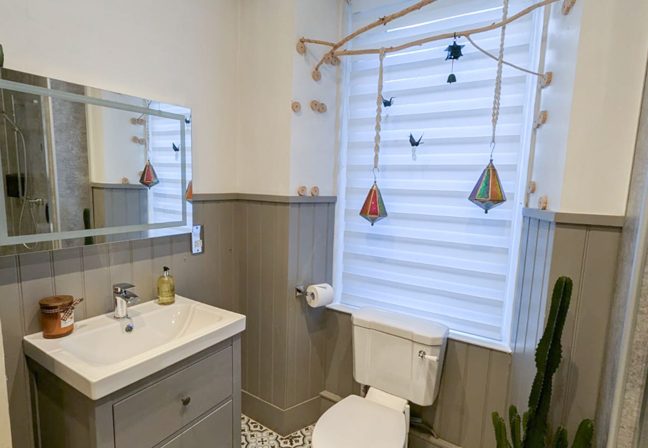 Apartment in Edinburgh - Charming 1 Bedroom in Edinburgh's West End