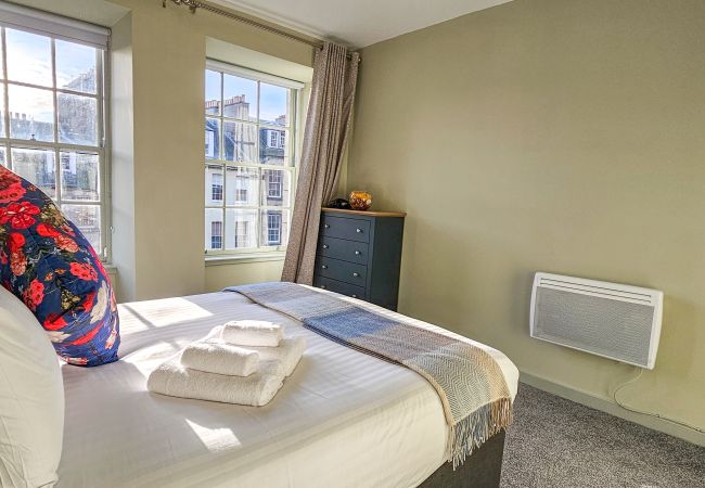 Apartment in Edinburgh - Royal Mile - Bright 2 Bedroom Apartment   Apartment in Edinburgh - Royal Mile - Bright 2 Bedroom Apartment