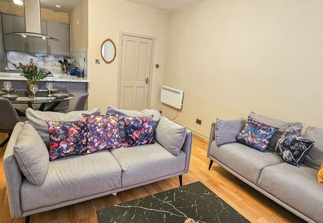 Apartment in Edinburgh - Royal Mile - Bright 2 Bedroom Apartment   Apartment in Edinburgh - Royal Mile - Bright 2 Bedroom Apartment