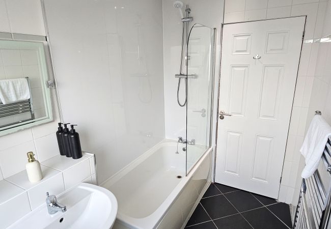 Apartment in Edinburgh - Dochart 3 Bedroom Apartment - Edinburgh Apartment in Edinburgh - Dochart 3 Bedroom Apartment - Edinburgh