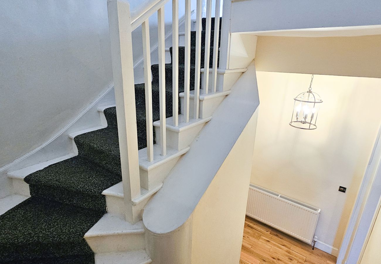 House in Tranent - Bridge St 6 Bedroom House - Tranent