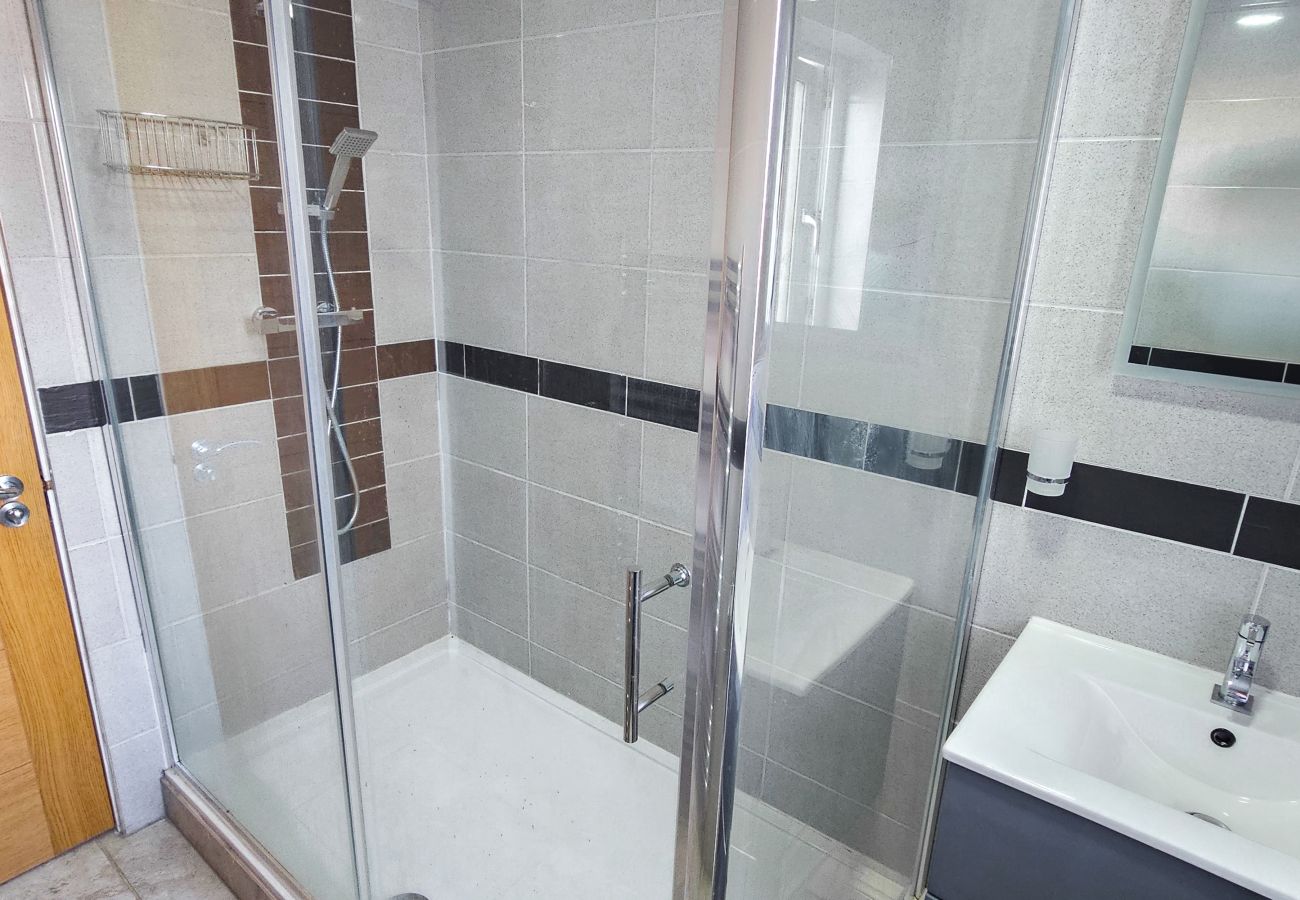 House in Tranent - Bridge St 6 Bedroom House - Tranent