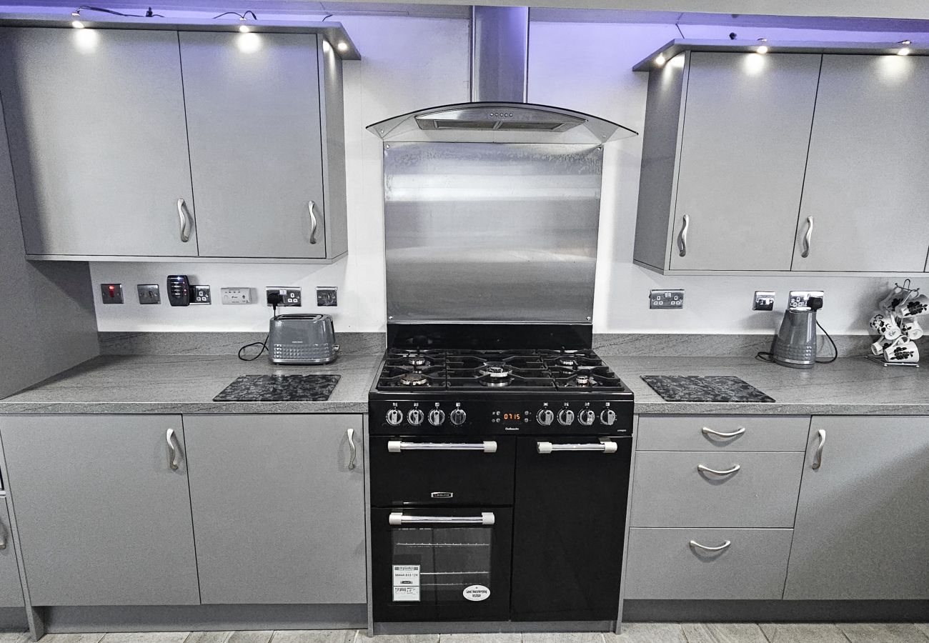House in Tranent - Bridge St 6 Bedroom House - Tranent