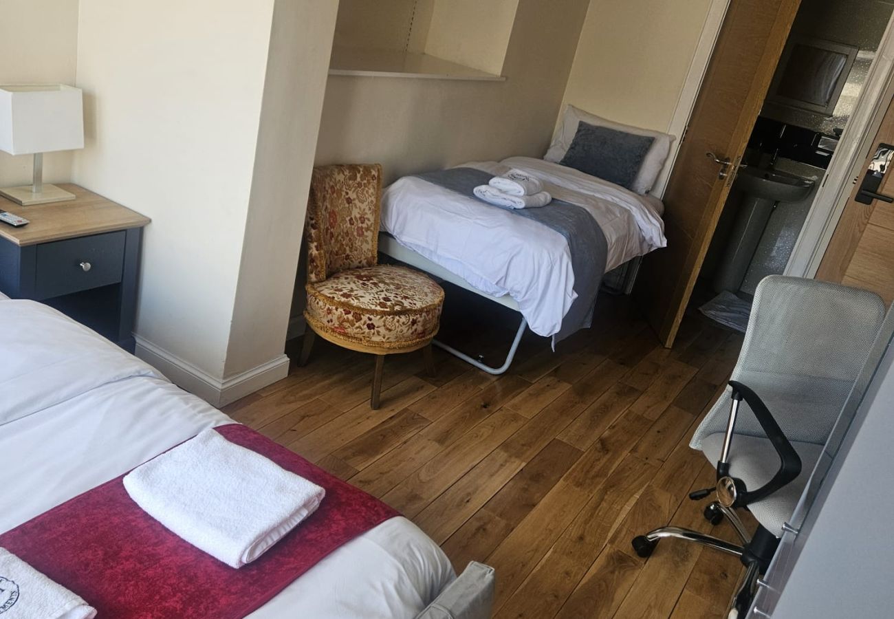 Rent by room in Tranent - Bridge St Guest House - Room 5 - Tranent