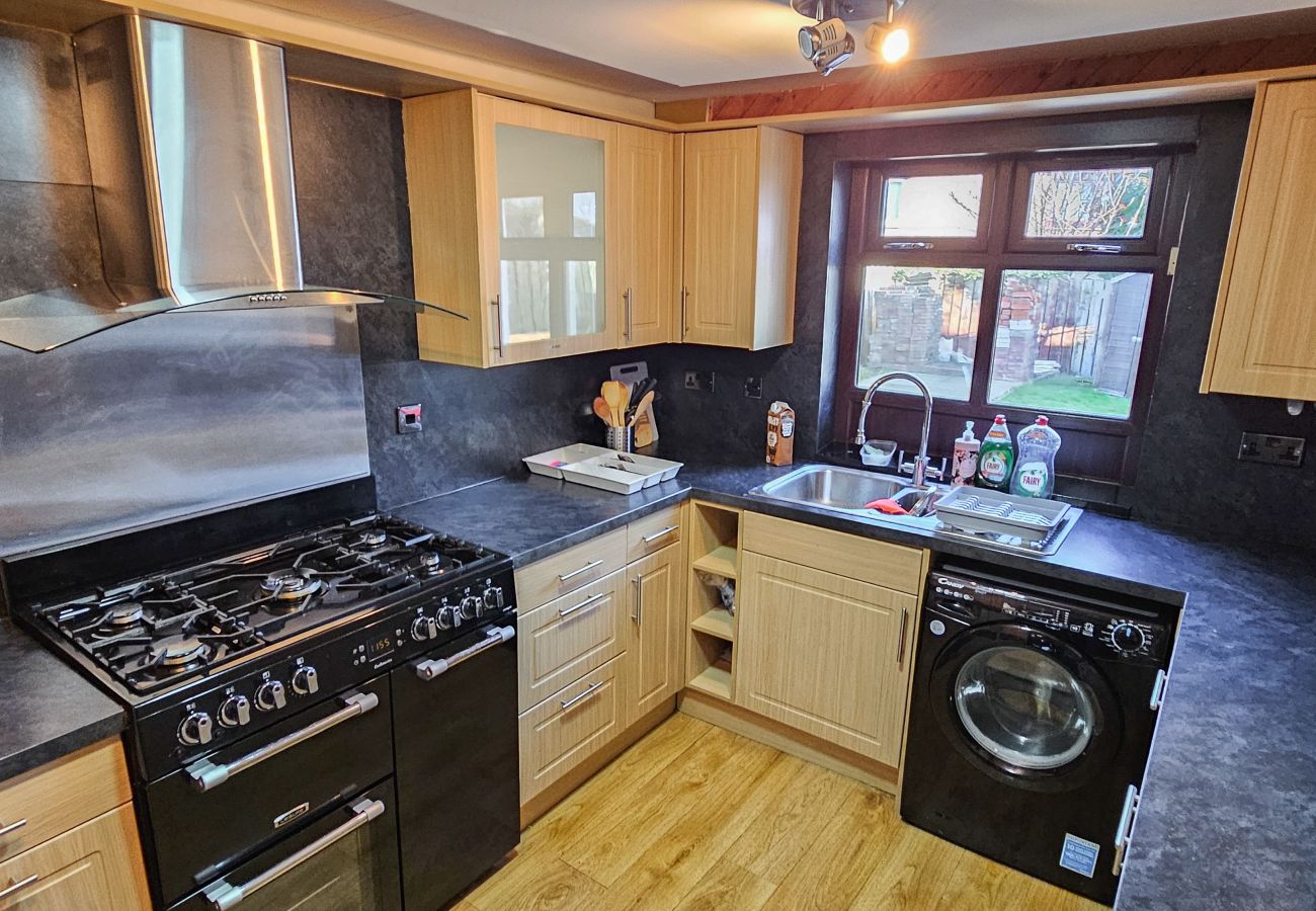 House in Edinburgh - Duddingston  9 Bedroom House - Edinburgh 