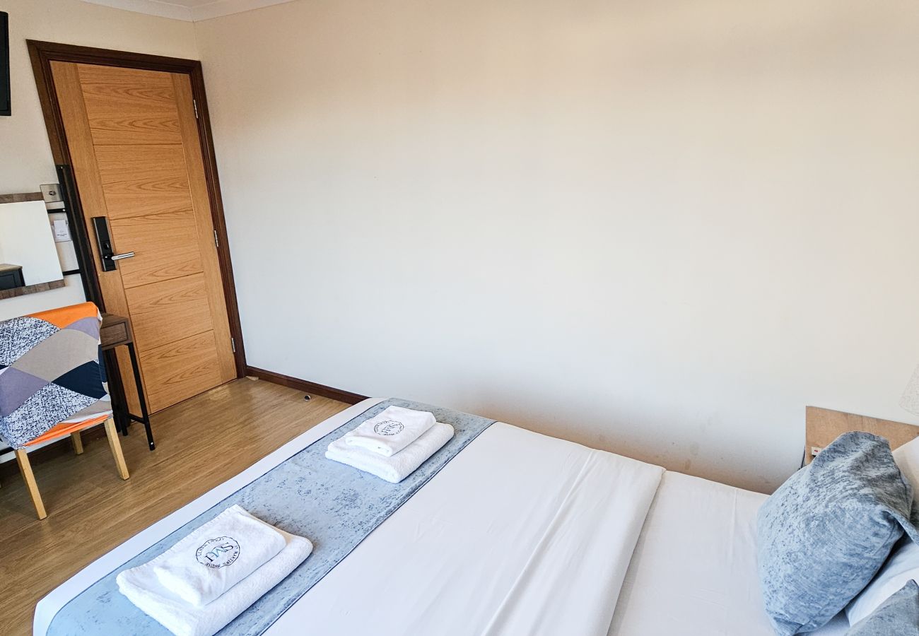 House in Edinburgh - Duddingston  9 Bedroom House - Edinburgh 
