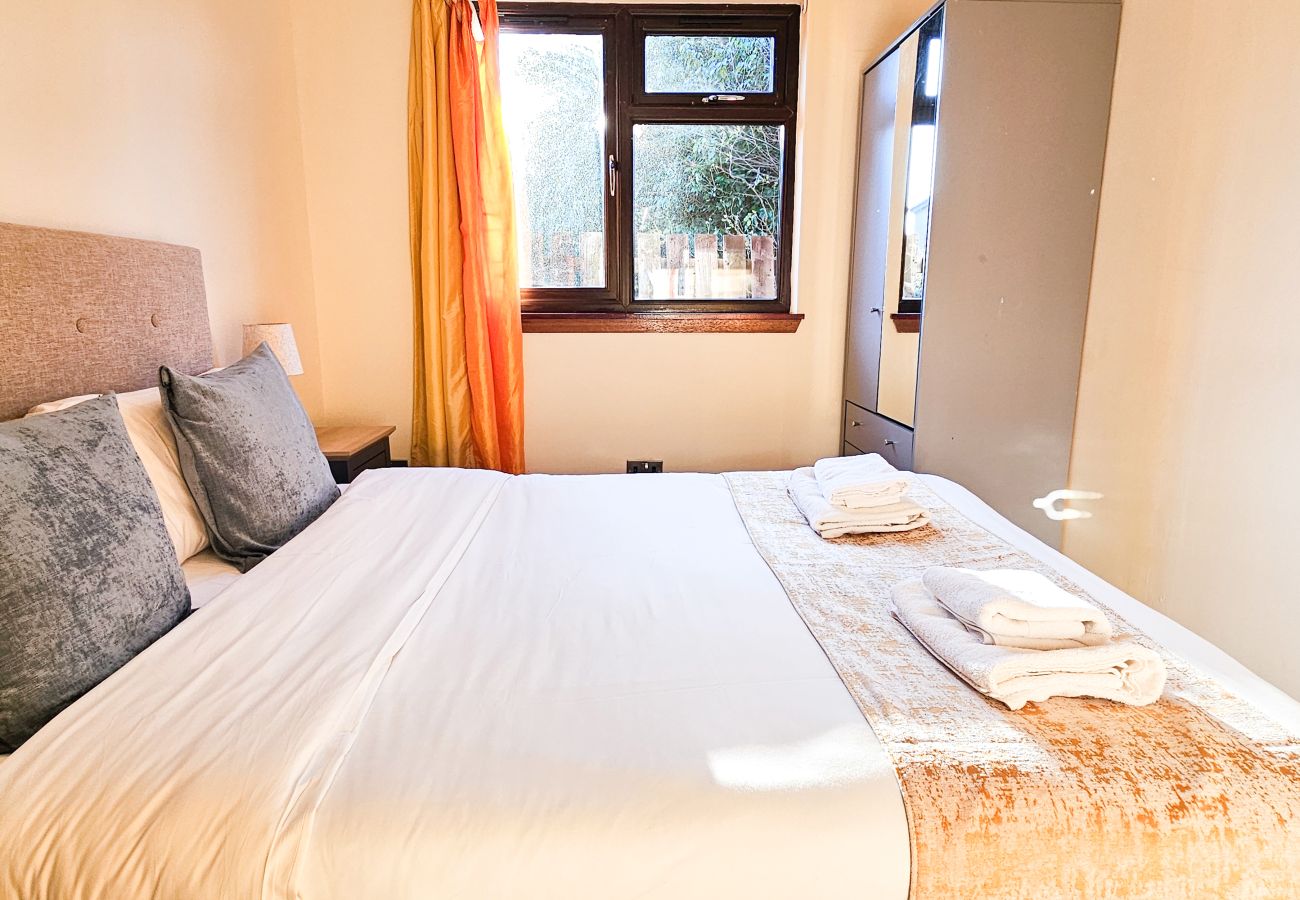 House in Edinburgh - Duddingston  9 Bedroom House - Edinburgh 
