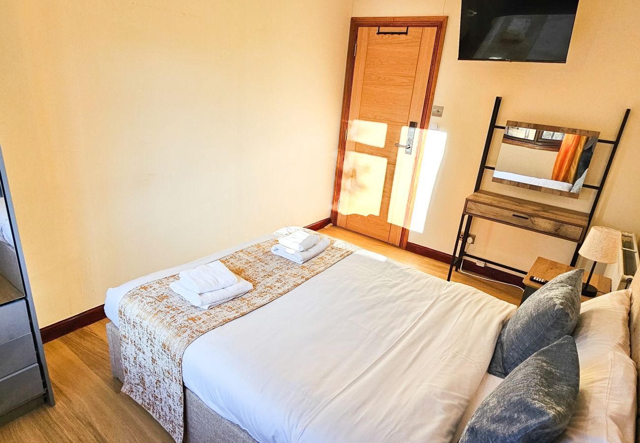 House in Edinburgh - Duddingston  9 Bedroom House - Edinburgh 